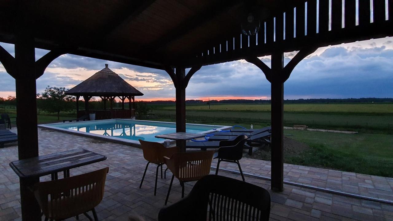 Bed and Breakfast Tisza White House Tiszaszolos Экстерьер фото