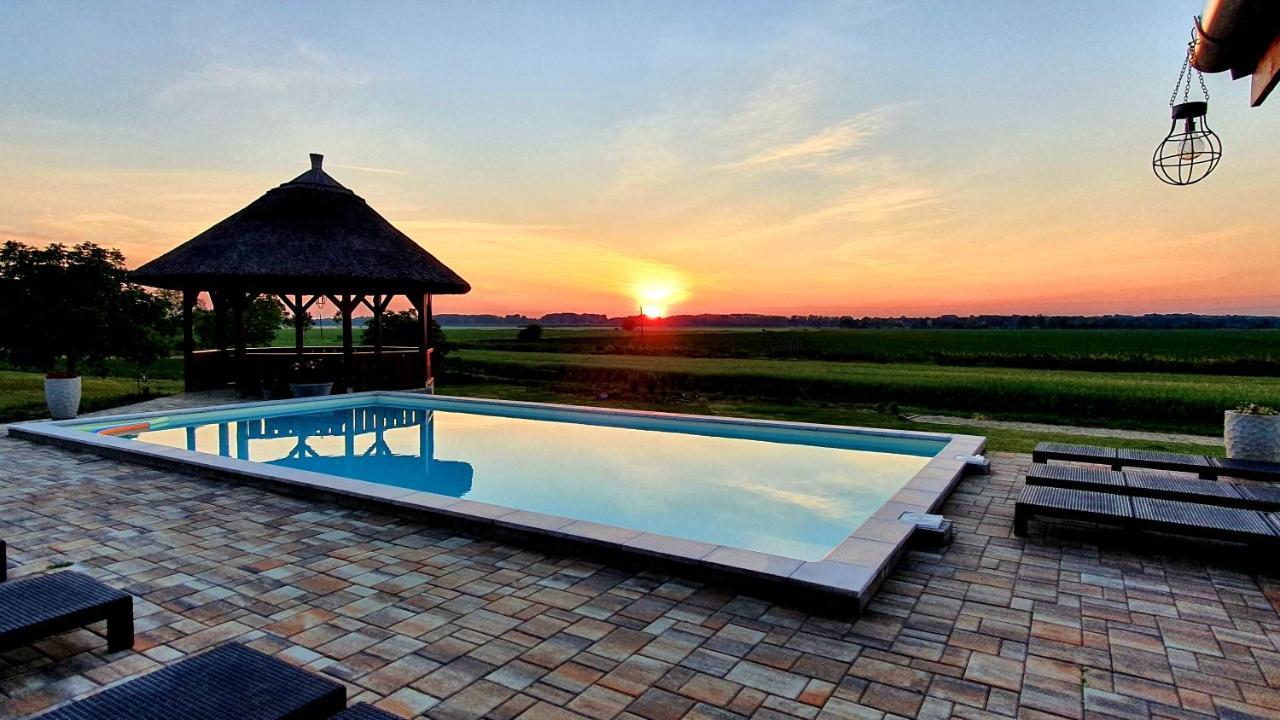Bed and Breakfast Tisza White House Tiszaszolos Экстерьер фото