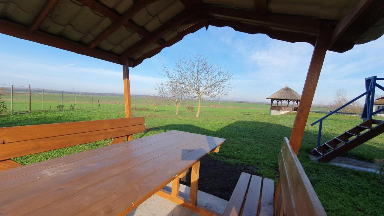 Bed and Breakfast Tisza White House Tiszaszolos Экстерьер фото