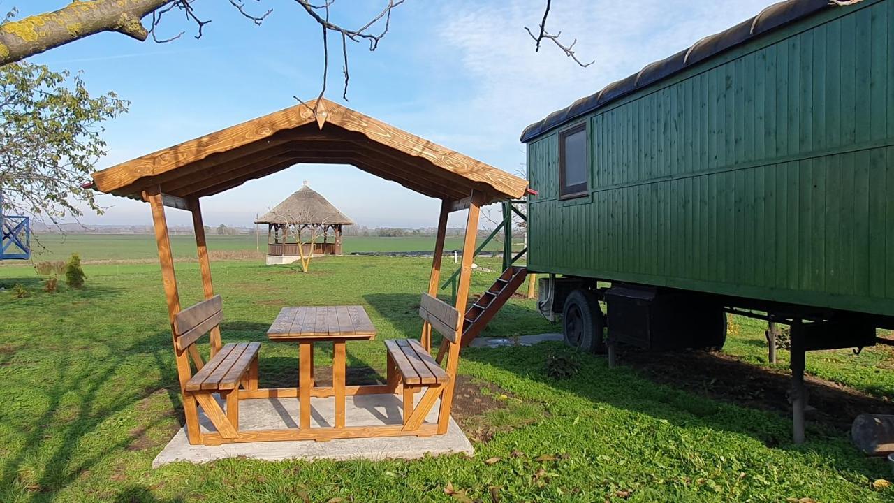 Bed and Breakfast Tisza White House Tiszaszolos Экстерьер фото