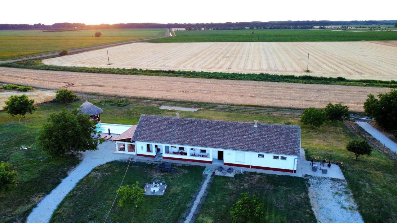 Bed and Breakfast Tisza White House Tiszaszolos Экстерьер фото