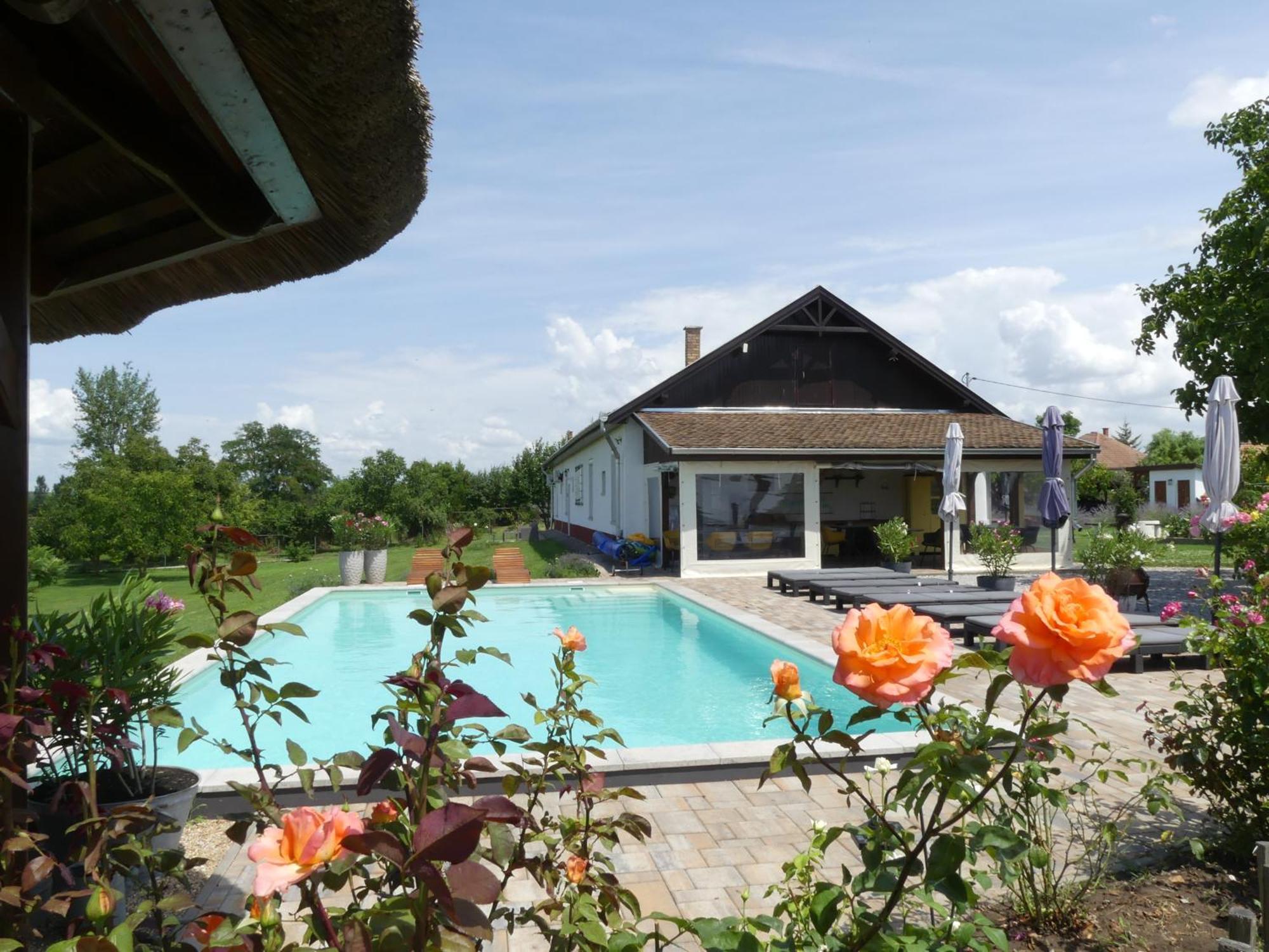 Bed and Breakfast Tisza White House Tiszaszolos Экстерьер фото