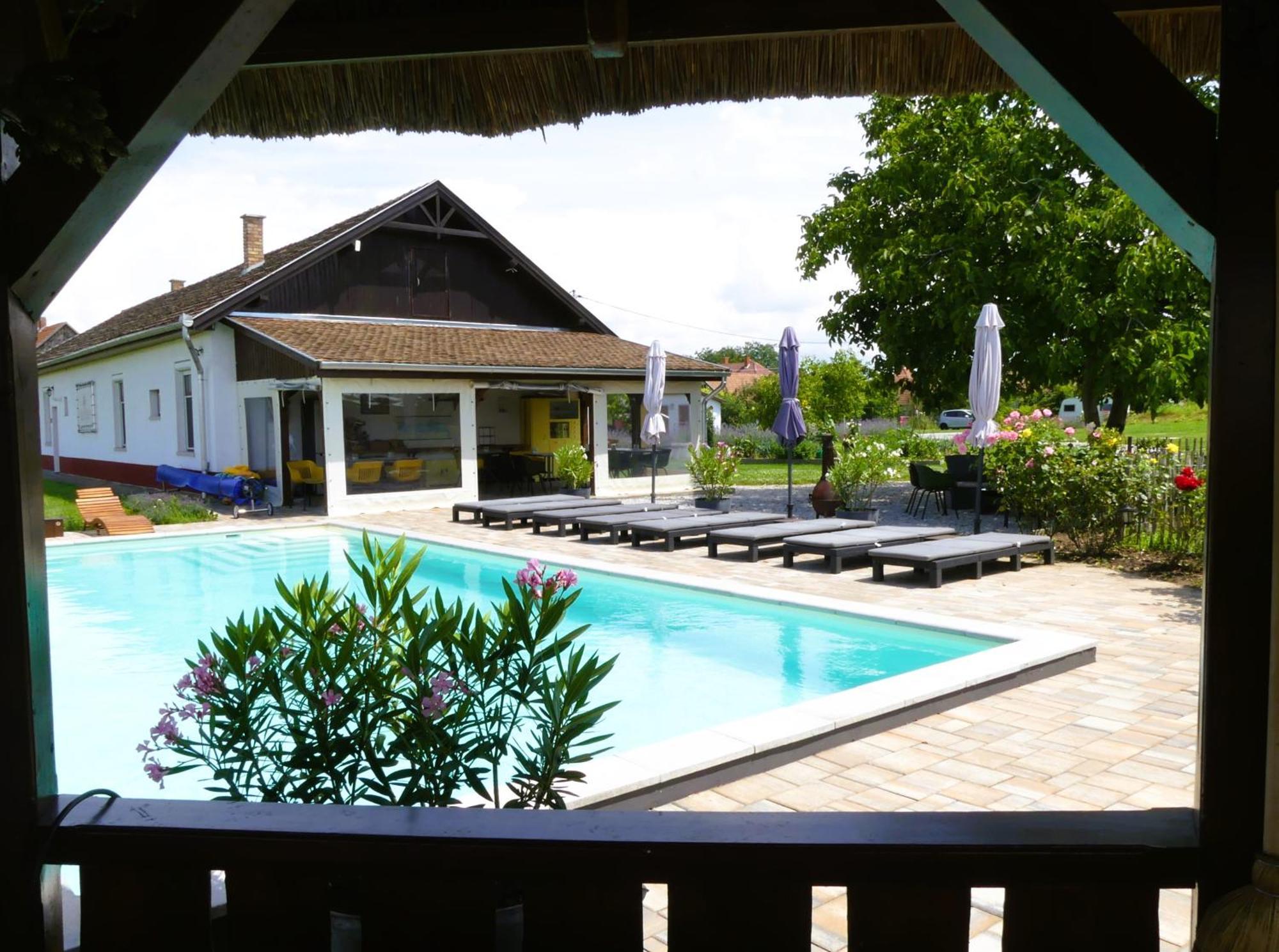 Bed and Breakfast Tisza White House Tiszaszolos Экстерьер фото